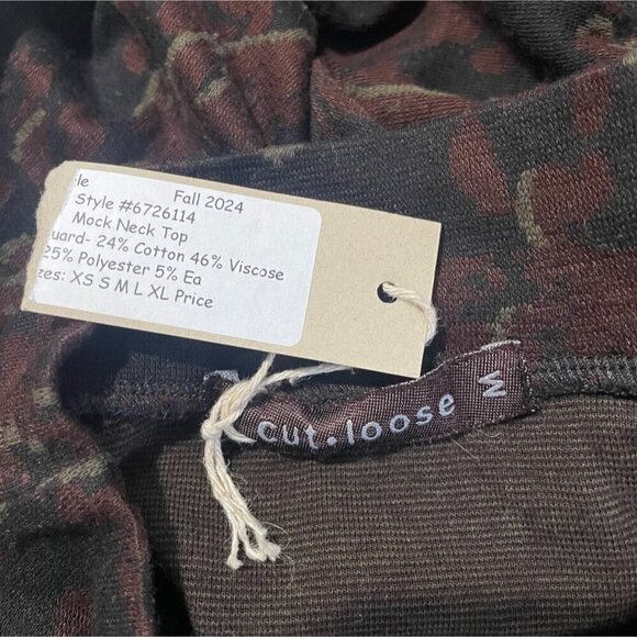 NEW Cut Loose Size Medium  Top Blouse Long Sleeve Mock Neck - Picture 7 of 10